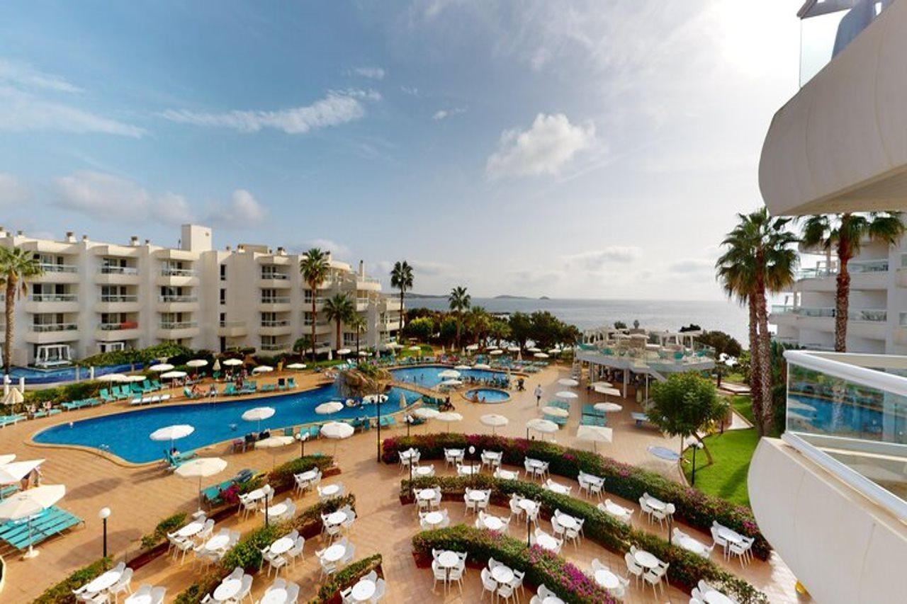 Aparthotel Tropic Garden Санта Еулалия дел Рио Екстериор снимка