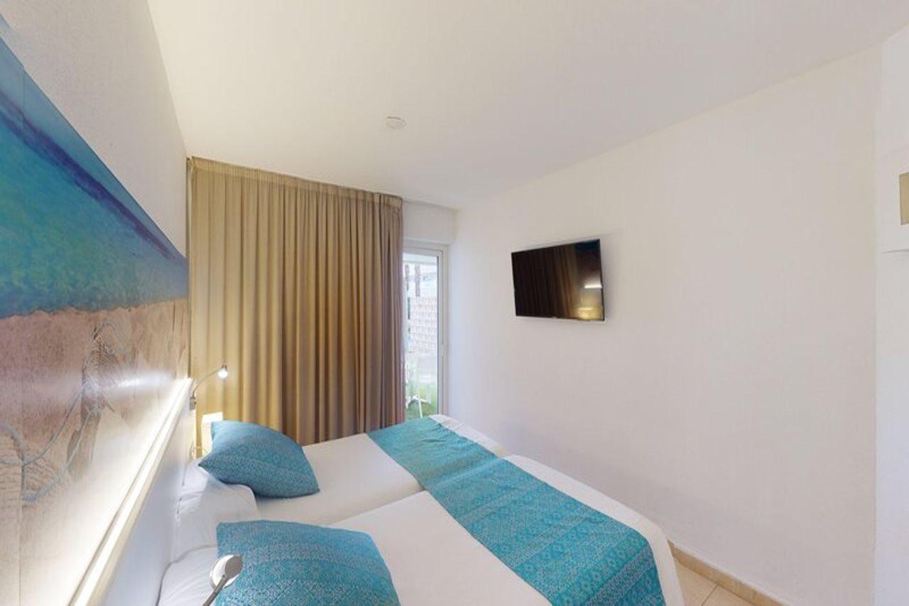 Aparthotel Tropic Garden Санта Еулалия дел Рио Екстериор снимка