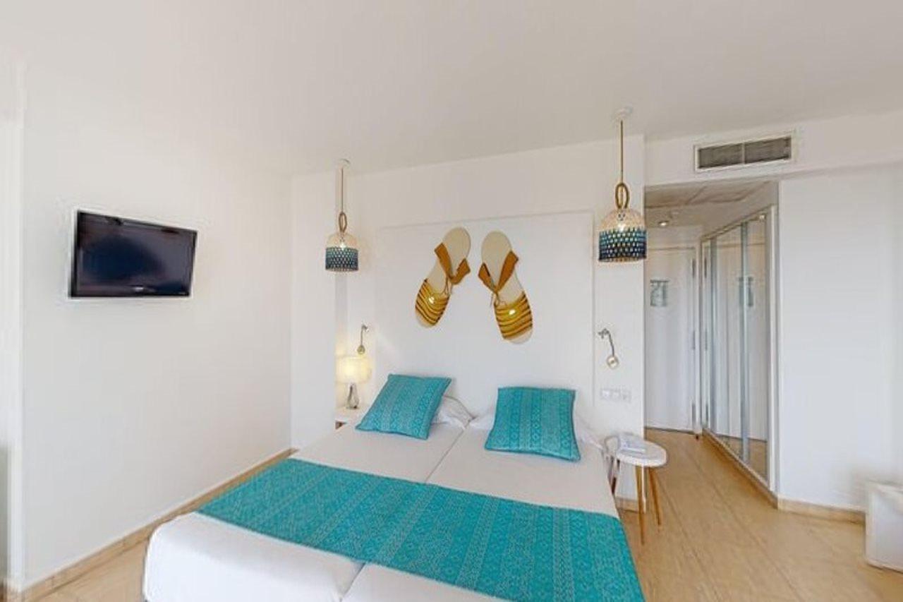 Aparthotel Tropic Garden Санта Еулалия дел Рио Екстериор снимка